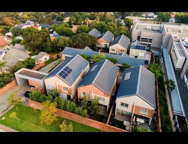 3 BEDROOM CLUSTER FOR SALE IN LYNNWOOD